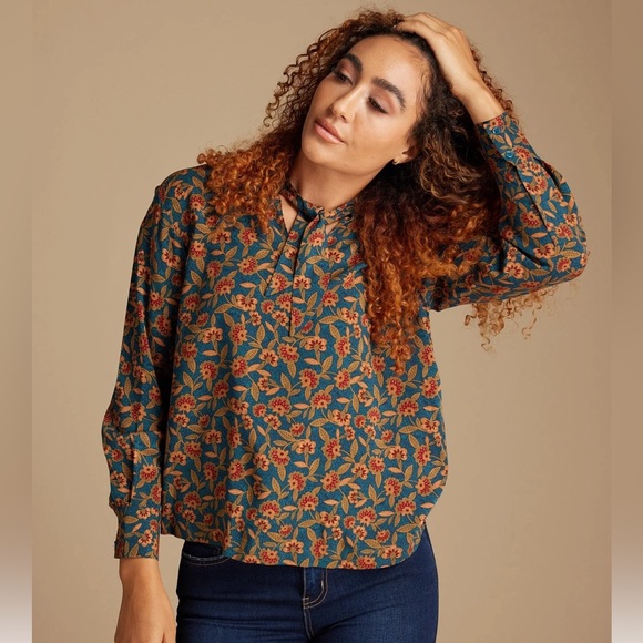 Downeast Derby Blouse in Amelia Floral P - Picture 2 of 8